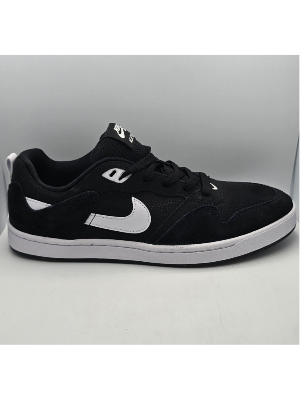 Men's Nike SB Alleyoop Sneakers Black and White Men's 9 women’s 10.5